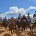 Cavaleiros e amazonas participam da 15ª Cavalgada Pisada de Ouro em Jaguarari