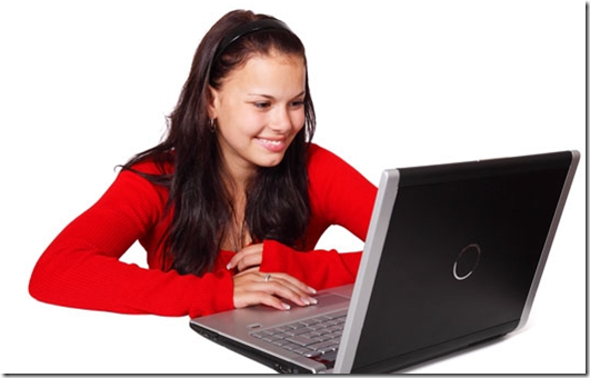 woman reading blogs