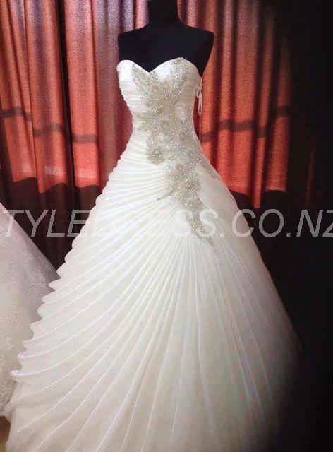  Fashion Ball Gown Sweetheart Floor-Length Rullfed Wedding Dress