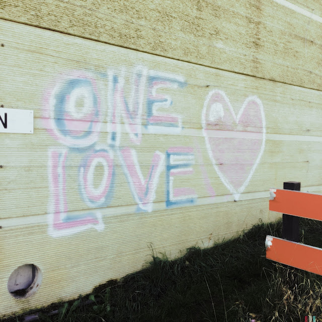 One Love, graffiti, Betuwelijn, Groessen
