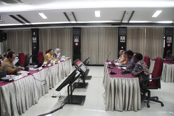 Sumule Tumbo Hadiri Evaluasi Kinerja Pemda Jayawijaya Bersama Pimpinan OPD