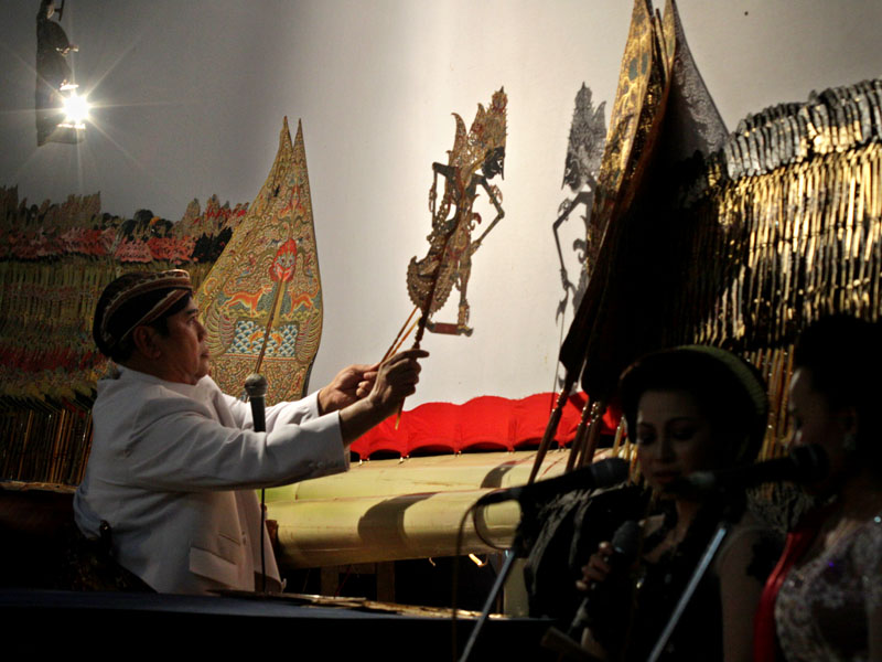  Kerajinan  Wayang Kulit Souvenir Khas Jawa SURYO ART 