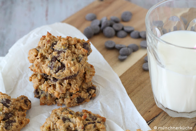 Dürfen es ein paar chewy Cookies mit Haferflocken, Schokolade und Kokosnussflocken sein?