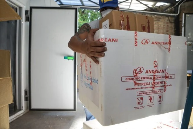 Mendoza: Llegaron 15 mil dosis de vacunas Sinopharm