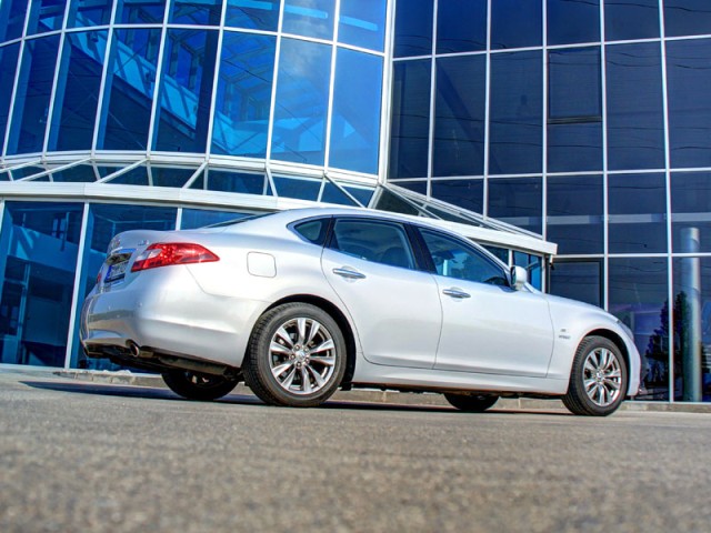 2012 infiniti m35h 