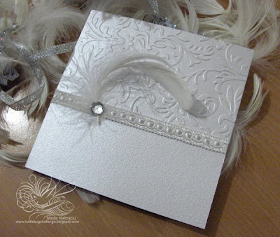 white feathers Christmas dinner invitation The centerpiece is very quick to 