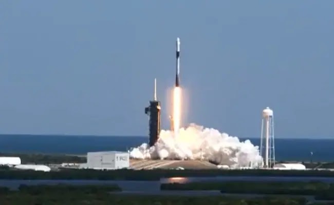 SpaceX Successfully Launches Starlink 6-49 Mission from Cape Canaveral