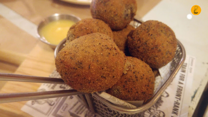 Croquetas de morcilla, manzana y almendra Rita La Cantaora Leganés