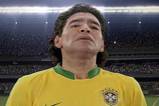 Invadido, site da "CBF argentina" ganha foto de Maradona com camisa do Brasil