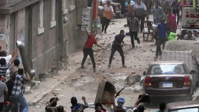 «حرب الشوارع».. وسقوط عدد من المصابين فى اشتباكات بالأسلحة بعين شمس