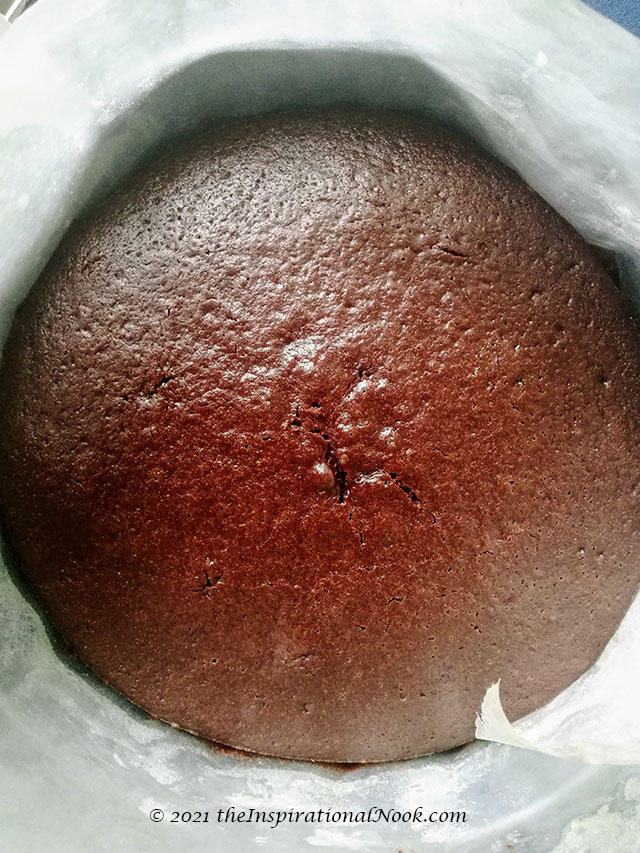 Round chocolate cake, chocolate gateau, greek yogurt chocolate cake, single layer chocolate cake, single tier chocolate cake, one layer chocolate cake 9 inch pan