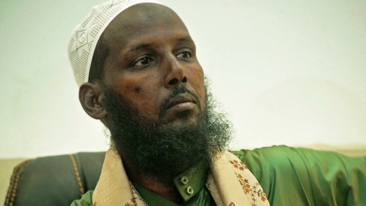 Mukhtar Robow chosen as a minister in the new government to end all religious affairs .