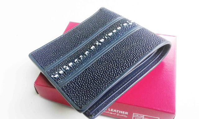 http://paridjogja.com/dompet-pria/dompet-kulit-pari-dompet-pria-kulit-pari-full-duri-warna-hitam.html