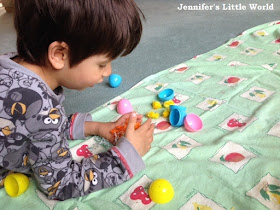 How to make an Easter themed sensory tub for toddlers and young children