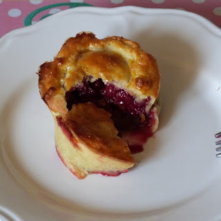 https://danslacuisinedhilary.blogspot.com/2013/08/mini-pies-la-rhubarbe-et-la-framboise.html