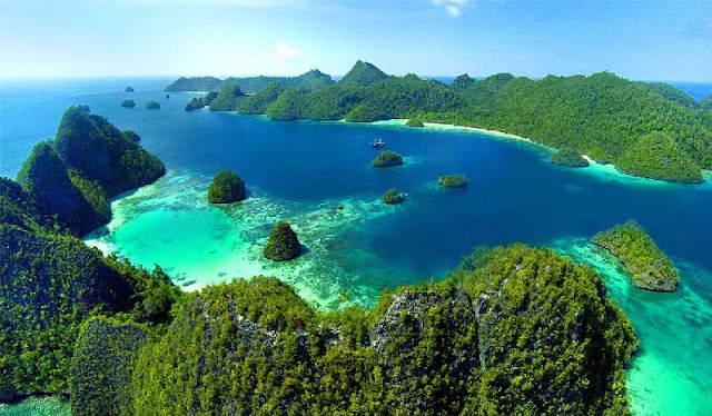 Pesona Wisata Kepulauan Raja Ampat Papua