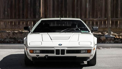 BMW M1 Poised