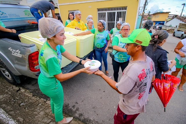  Palmares "Alimentando a Esperança" leva centenas de refeições a pessoas carentes sob gestão do Prefeito Junior de Beto
