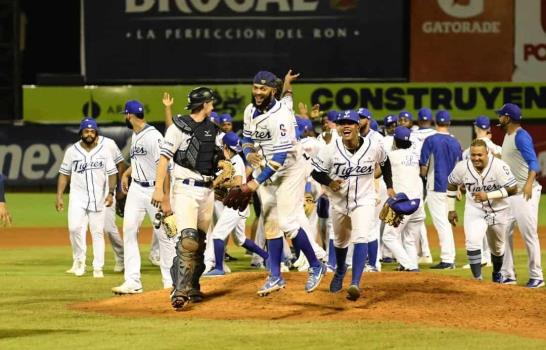 El Licey vence a las Águilas y clasifica a la postemporada apoyado por el abridor César Valdez