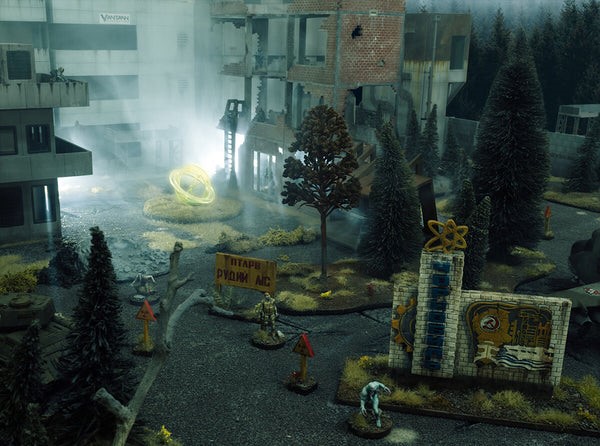 Diorama of Storm Indoors in Ruined Building with Six Soviet Sold