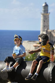 Niños durante su visita a la XXIII Feria Internacional del Libro Cuba 2014, en su sede principal, la Fortaleza San Carlos de la Cabaña, en La Habana, el 16 de febrero de 2014. 