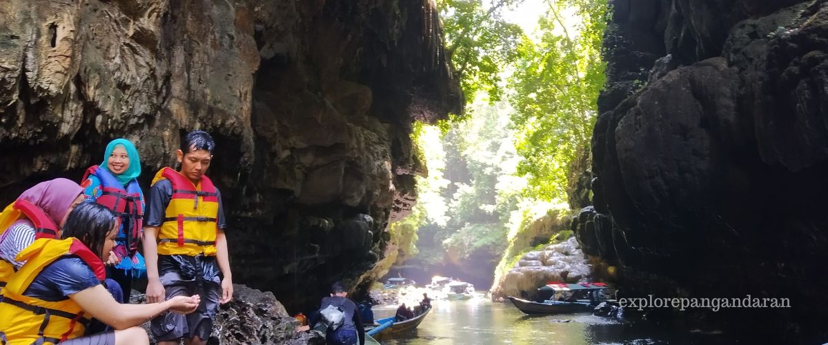 Pangandaran Green canyon