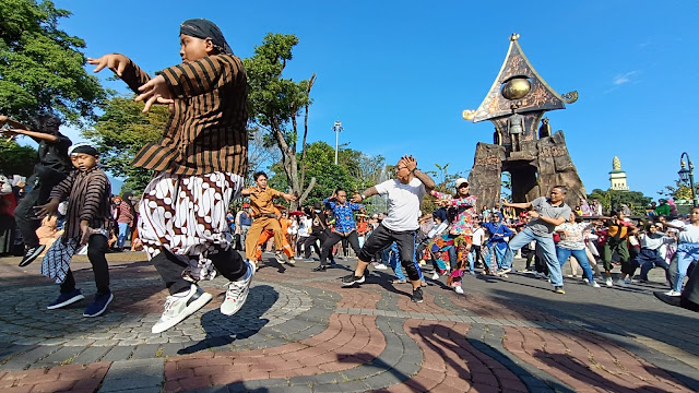 Peringati Hari Tari Sedunia, Tarian Wanara Gaya Klasik Yogyakarta Meriahkan CFD di Salatiga