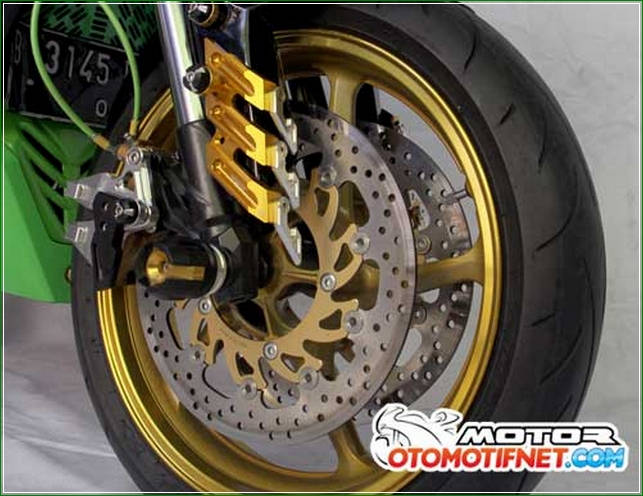 Shockbecker Upside Down Dari NUI Dobel Cakram - Cara Melakukan Modifikasi Kawasaki Ninja RR Mono Gaya Moge Sport Yang Simpel Tanpa Menunggu Lama