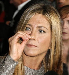 nose picker jennifer anniston