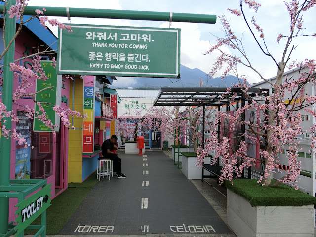 Kawasan Little Korea di Taman Bunga Celosia Bandungan Semarang - habisliburan.com