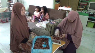 Berkah Ramadan, Pedagang Kurma Rumahan di Sidoarjo Raup Untung 3 Kali Lipat Karena Permintaan Melonjak