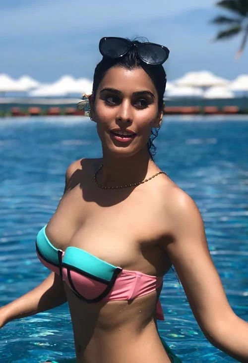 Aarti Khetarpal bikini hot photos ragini mms returns 2 actress