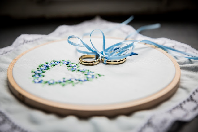 http://bridezillasbloggen.blogspot.de/2015/08/diy-ringkissen-sticken.html