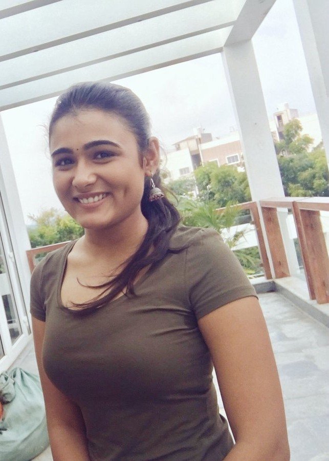 Actress ShaliniPandey Latest HD Images