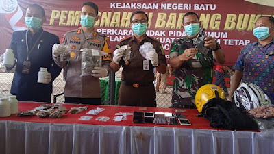 Kejaksaan Negeri Batu Musnahkan 7 Jenis Barang Bukti Tindak Pidana Umum