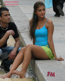 Aarti Chhabria barefoot on the film set candid photo