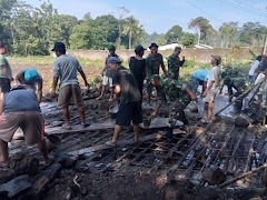 Koramil 05/Sumbang Bersama Warga Bersatu dalam Karya Bakti Pengecoran Jembatan