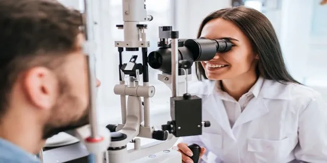 أعراض ضعف النظر: قياس الانكساؤ البصري للعين
