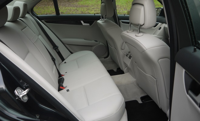 Mercedes-Benz C220 CDI BlueEfficiency Executive SE rear interior