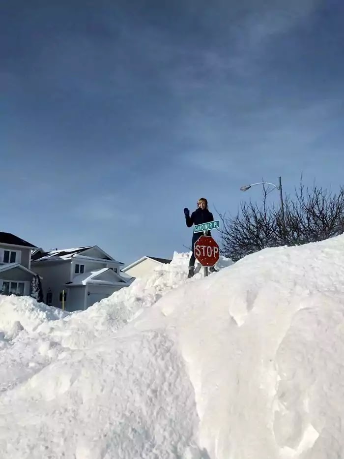 28 Epic Pictures Prove That A Blizzard Can't Scare Canadians