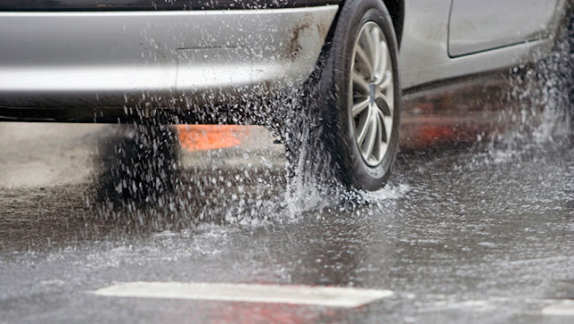 Consejos manejar bajo lluvia