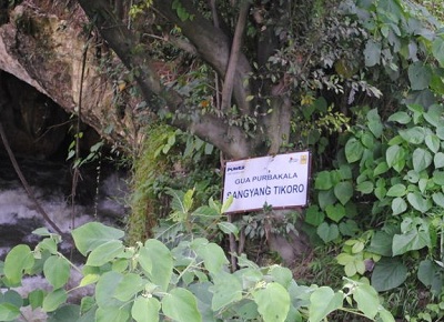 Gua Sang Hyang Tikoro