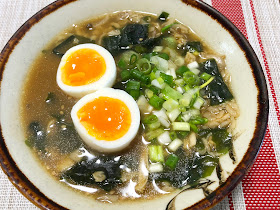 エースコックのわかめラーメン（ごま・みそ味）のスープを使ってオートミールを食べてみる！