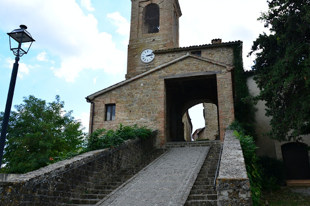 INGRESSO CASTELLO DI CASTIGLIONI