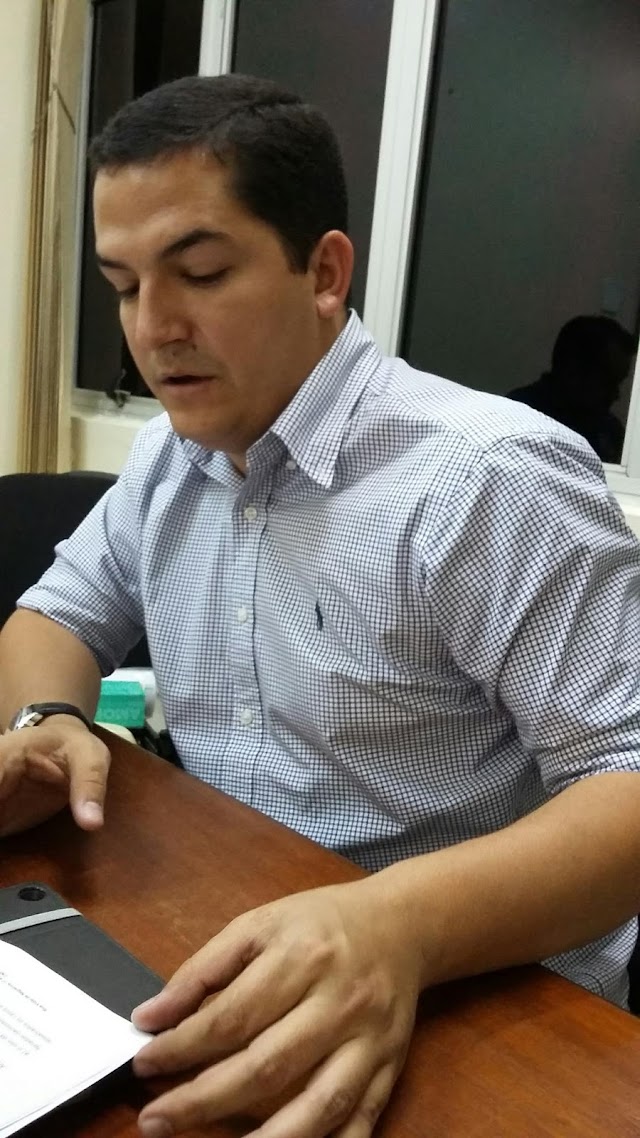 PREFEITO REDUZ SEU SALÁRIO,  DA VICE E SECRETARIOS MUNICIPAIS