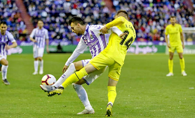 Óscar Plano y Raúl García Carnero en disputa por el esférico. REAL VALLADOLID C. F. 1 GIRONA F. C. 0. 23/04/2019. Campeonato de Liga de 1ª División, jornada 34. Valladolid, estadio José Zorrilla. GOLES: 1-0: 67’, Michel.