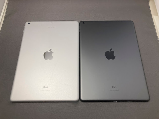 iPad 裏面 左:第7世代 右:第9世代