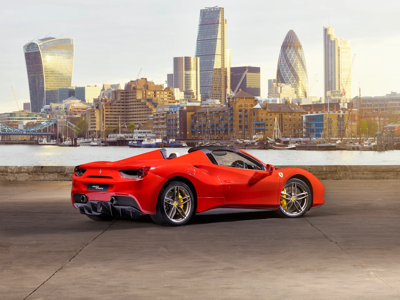 Ferrari 488 Spider ra mắt tại sự kiện VIP ở London