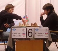 Alexander Grischuk y Teimour Radjabov en el Grand Prix de Ajedrez en Elista 2008