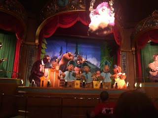 The finale scene of the Country Bear Jamboree at Disney World